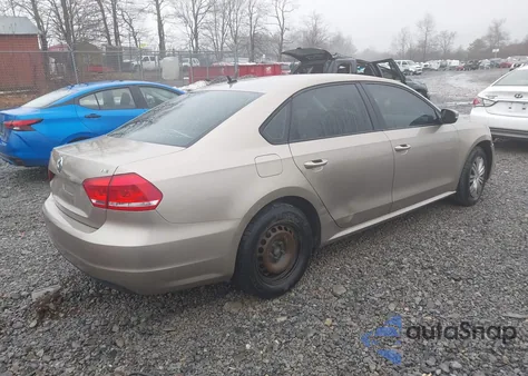 2015 Volkswagen Passat 1.8T S z USA, uszkodzony, nr VIN 1VWAT7A3XFC064306